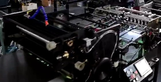 UV μηχανή λουστραρίσματος 620 X 450 για το μικρό σημείο σχήματος και συνολικά