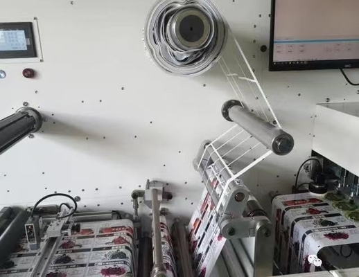 Μηχανή κοπής ψηφιακών ετικετών από ρολό σε ρολό με επιλογή στρώσης 27 M/min