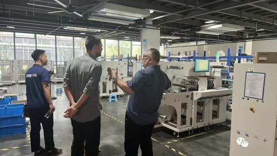 Ψηφιακή μηχανή κόψιμο με laser με ταχύτητα κόψιμης 27m/min και πλάτος ετικέτας 330mm