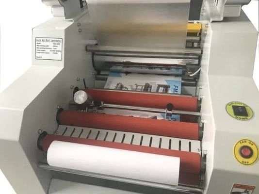 25um ταινία 340mm υδραυλικό ενιαίο δευτερεύον Laminator για την εκτύπωση λέιζερ